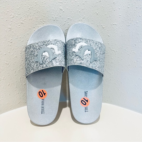 True Religion Women’s Glitter Silver Logo Slides Size 7, 10 NWT - Picture 1 of 9